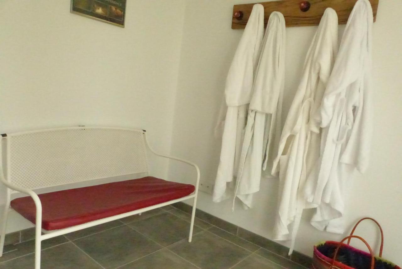 L'Alambic De L'Estuaire Bed & Breakfast Saint-Fort-sur-Gironde ภายนอก รูปภาพ